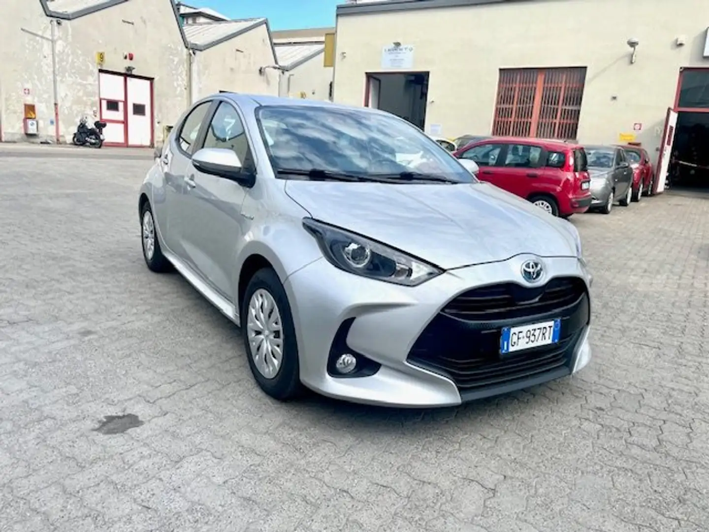 Toyota Yaris Yaris 1.5h Business Perfetta Prezzo Vero!!!! Argent - 2