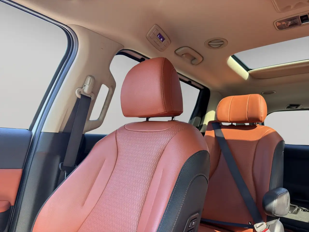 Kia Carnival снимка Kia Carnival