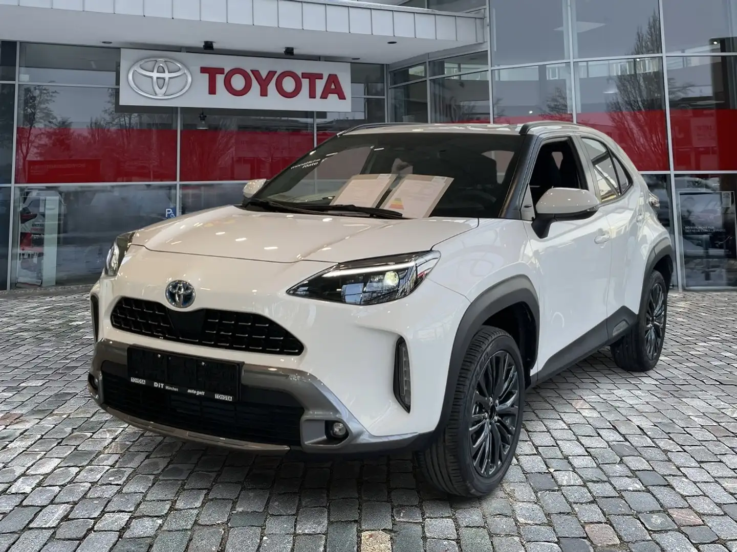 Toyota Yaris Cross 4X4 Adventure *schnell verfügbar* Weiß - 1