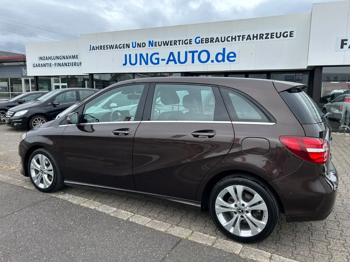 Mercedes-Benz B 220 d Urban Style LED DAB COMAND AHK Bruin - 1