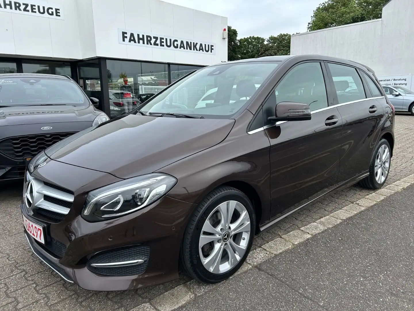 Mercedes-Benz B 220 d Urban Style LED DAB COMAND AHK Bruin - 2