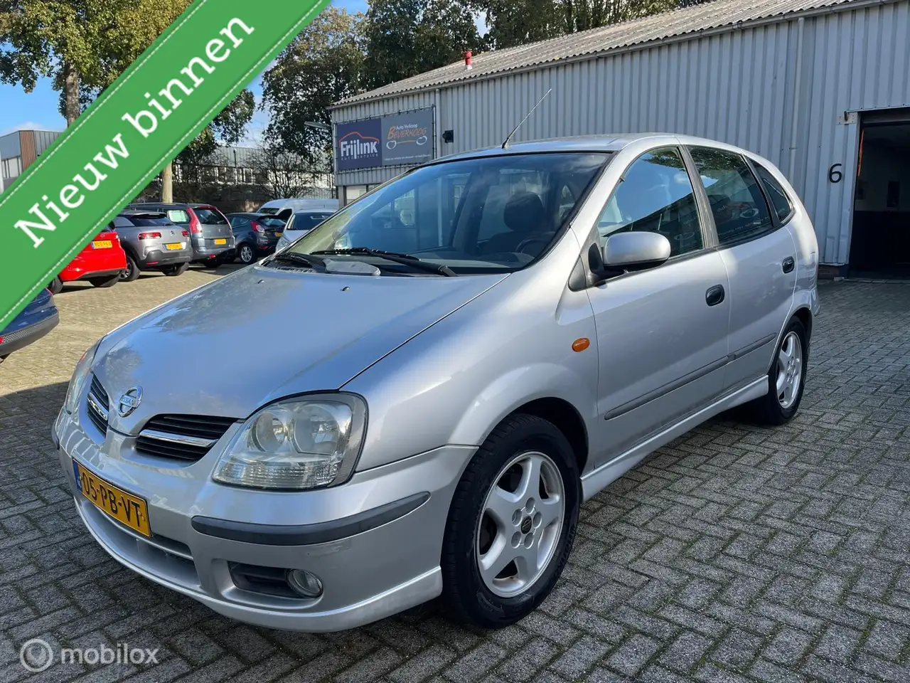 Nissan Almera Tino