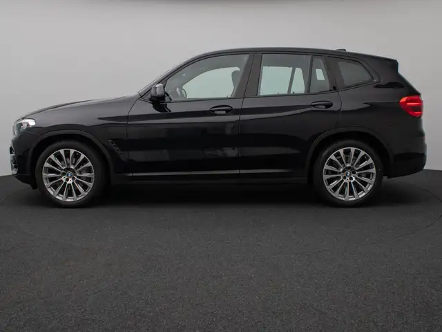 BMW X3 view 11