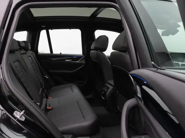 BMW X3 view 25