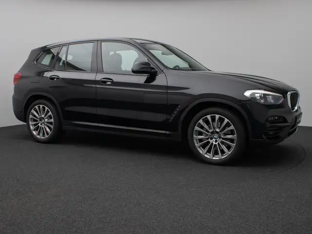 BMW X3 view 4