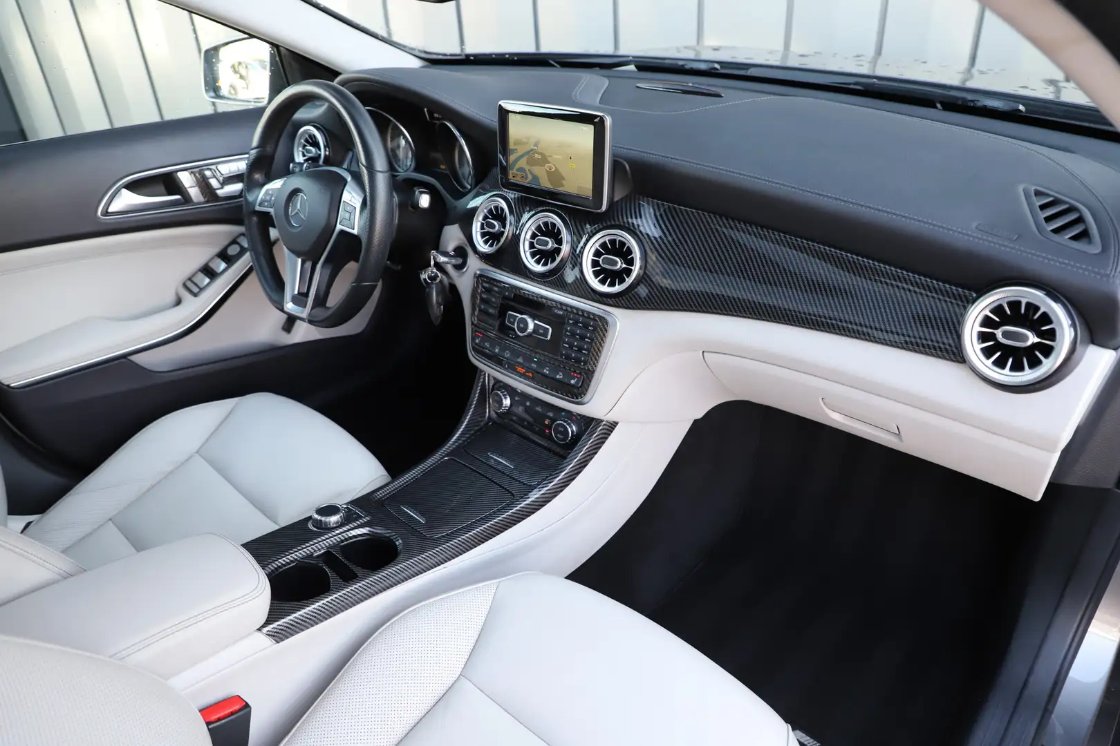 Mercedes-Benz GLA 250 AMG 4-Matic Aut7 | 211PK | Pano | Distronic | ILS siva - 2
