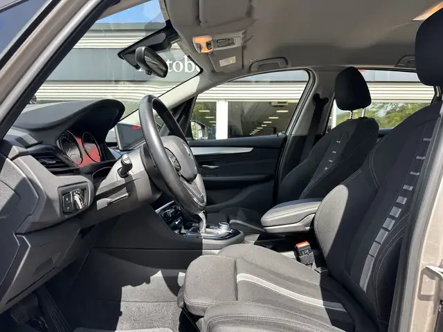 BMW 2 Series view 4