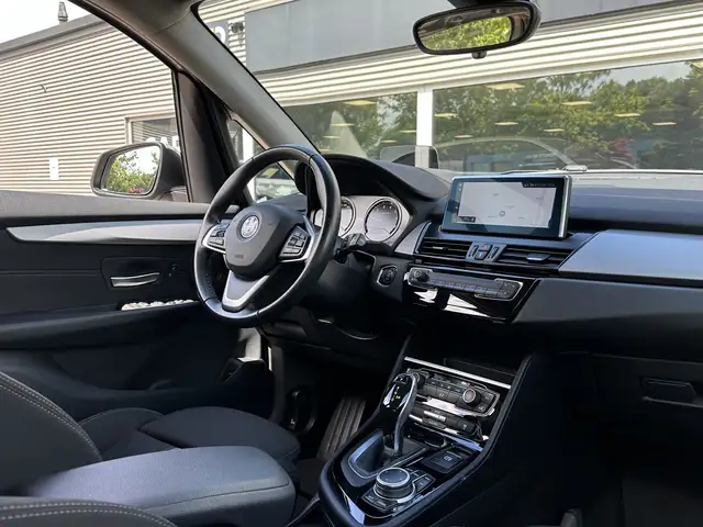 BMW 2 Series view 8