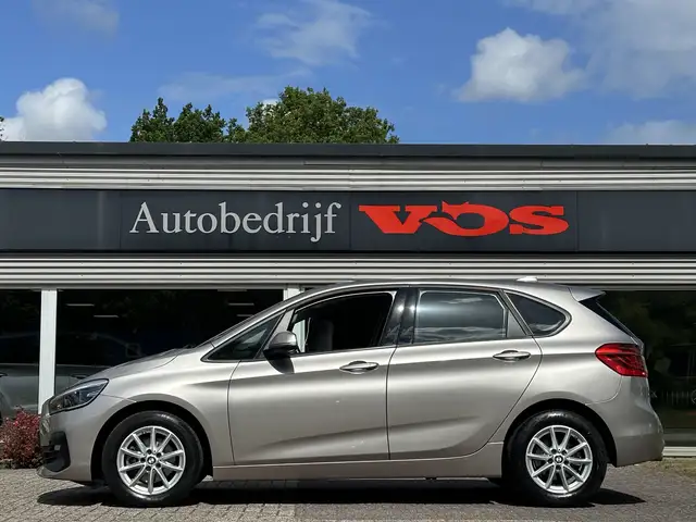 BMW 2 Series view 3