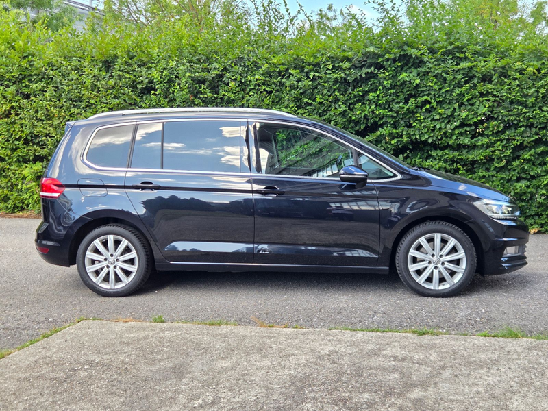 Volkswagen Touran Highline 7-Si KAMERA LED ACC VW HISTORIE — photo 4