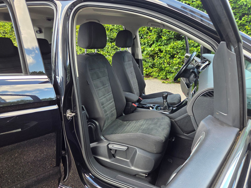 Volkswagen Touran Highline 7-Si KAMERA LED ACC VW HISTORIE — photo 11