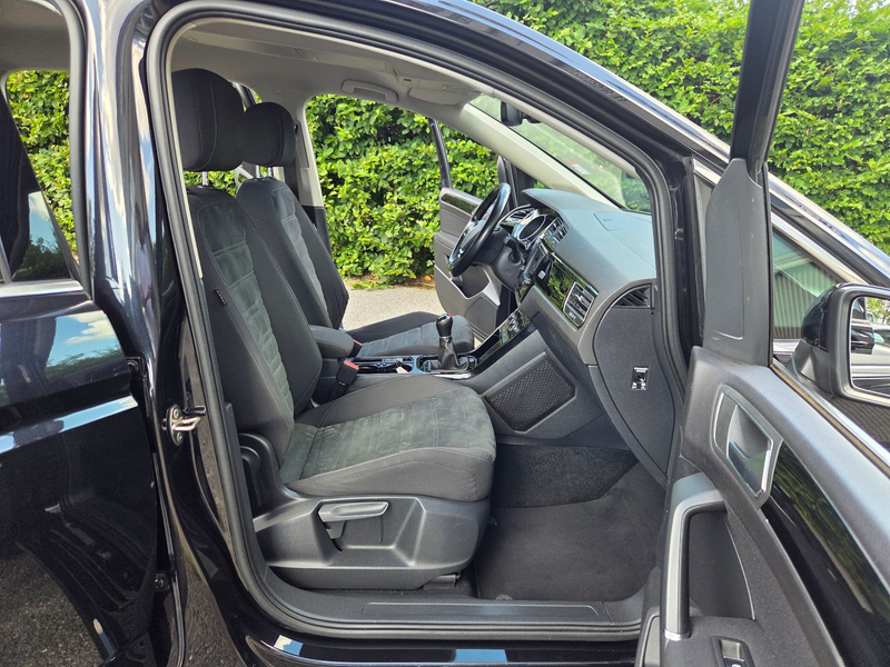 Volkswagen Touran Highline 7-Si KAMERA LED ACC VW HISTORIE — photo 12