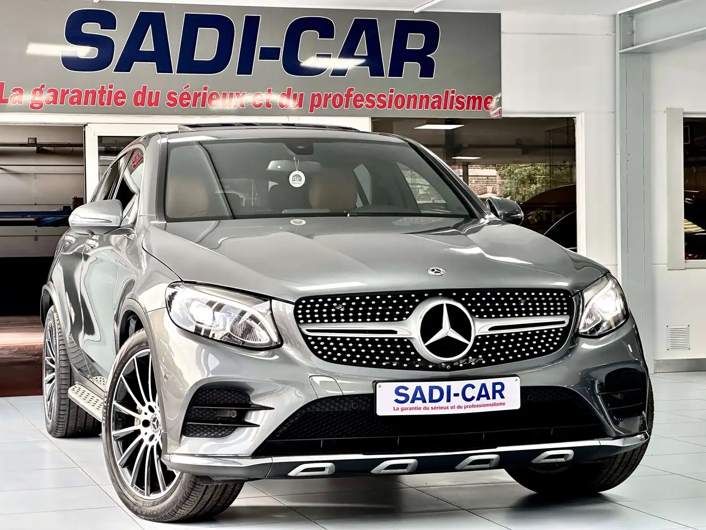 Mercedes-Benz GLC 220 d 163cv Coupé 4-Matic - AMG LINE EDITION Gris - 1