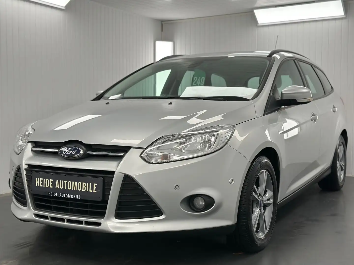 Ford Focus Turnier Sync Edition Scheckheft AHK Silber - 1