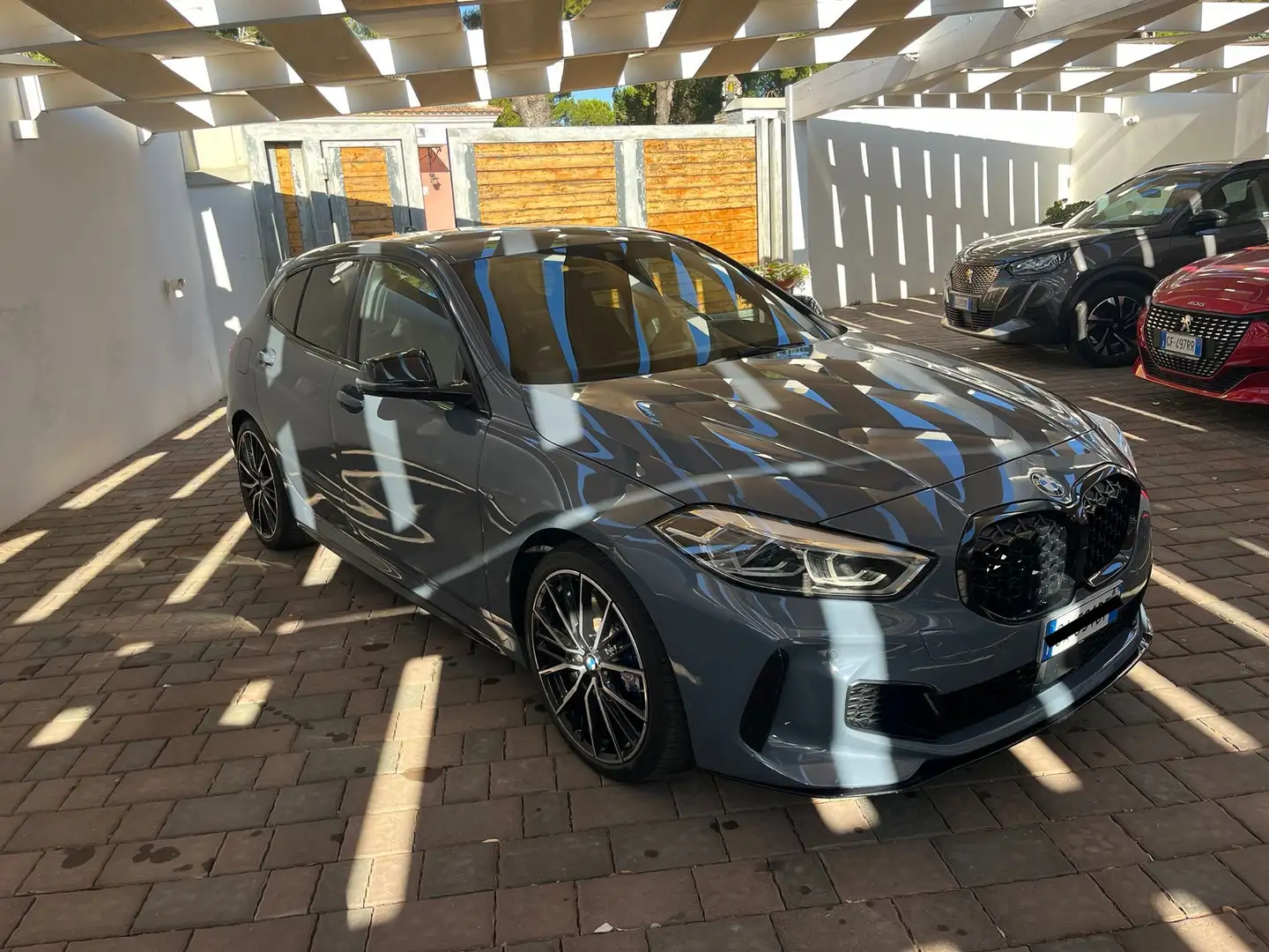 BMW 135 Serie 1 F40 M 135i xdrive auto PERFORMANCE Gris - 1