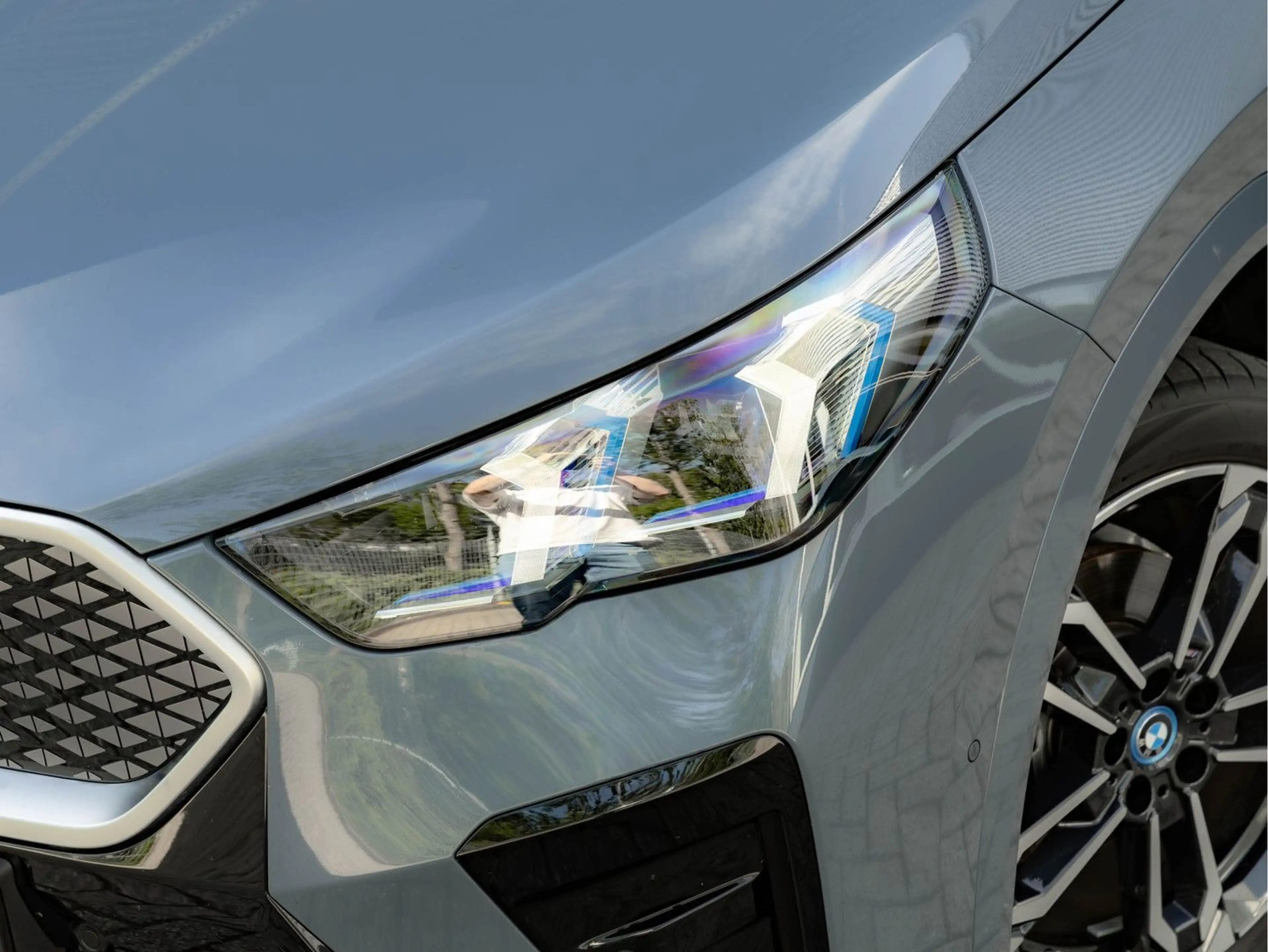 BMW iX2 eDrive20 M-Sport - Pano - AHK - Memoryzetel — photo 10