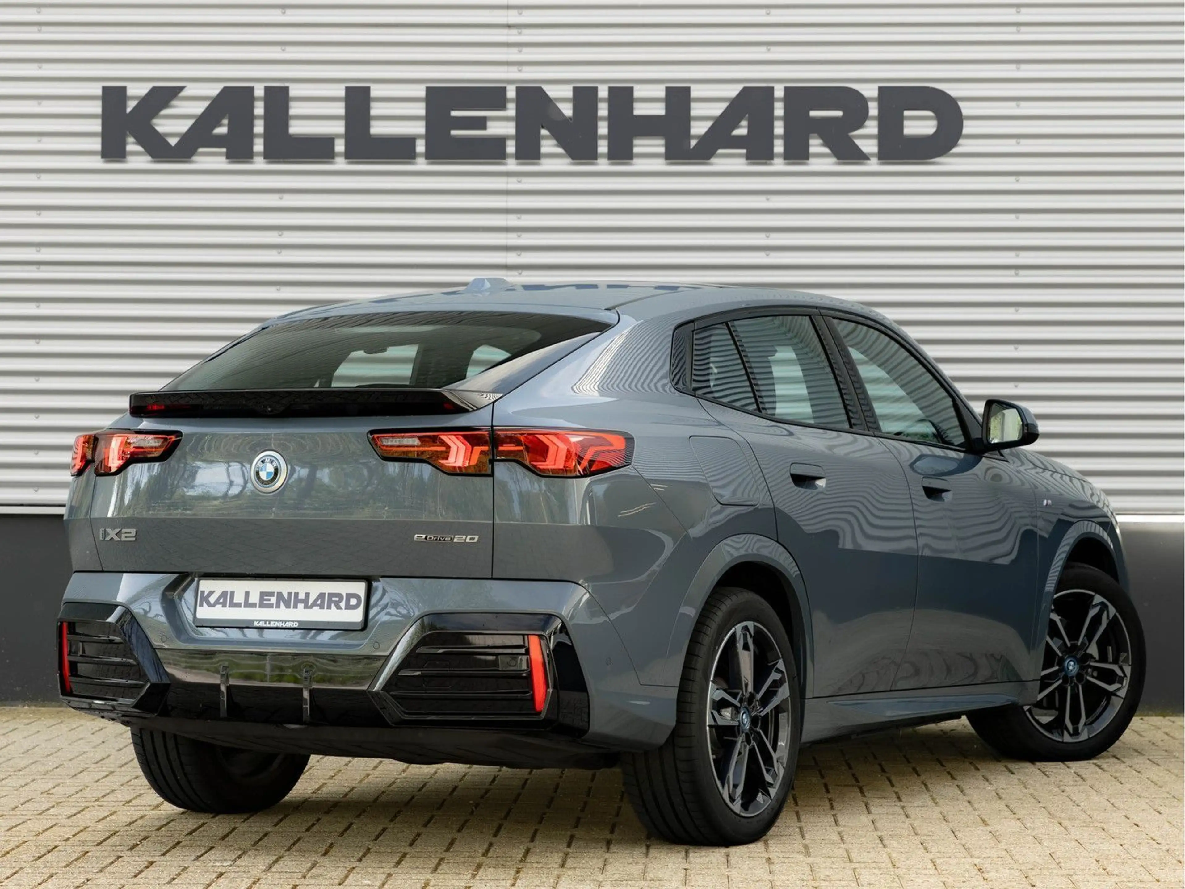 BMW iX2 eDrive20 M-Sport - Pano - AHK - Memoryzetel — photo 3