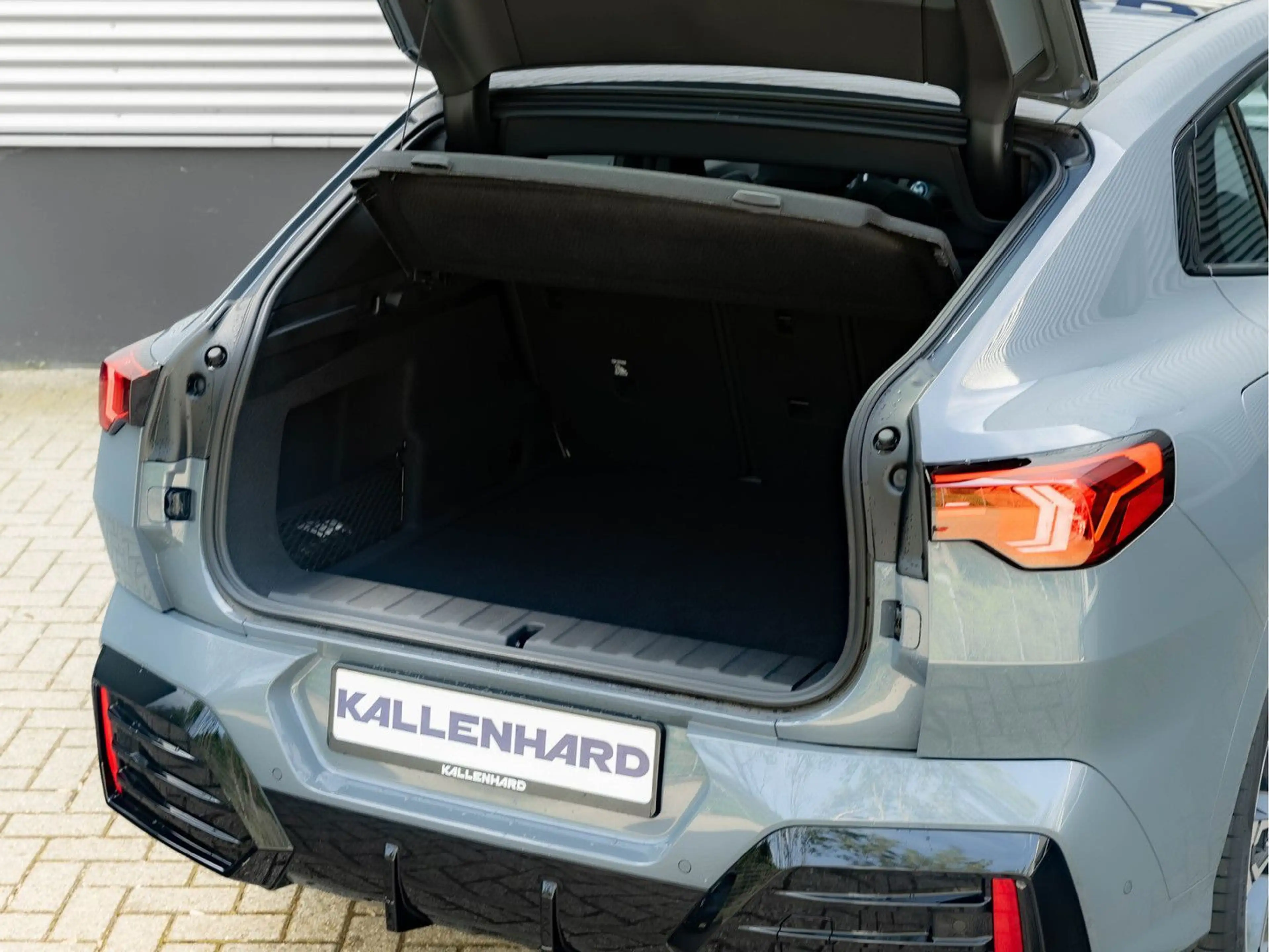 BMW iX2 eDrive20 M-Sport - Pano - AHK - Memoryzetel — photo 12