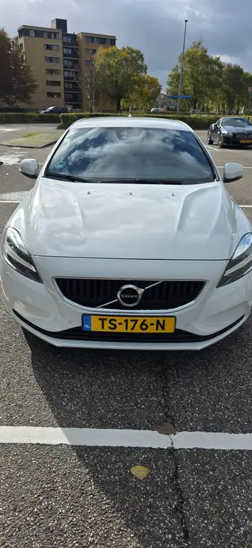 Volvo V40 2016 из Европы — купить под ключ