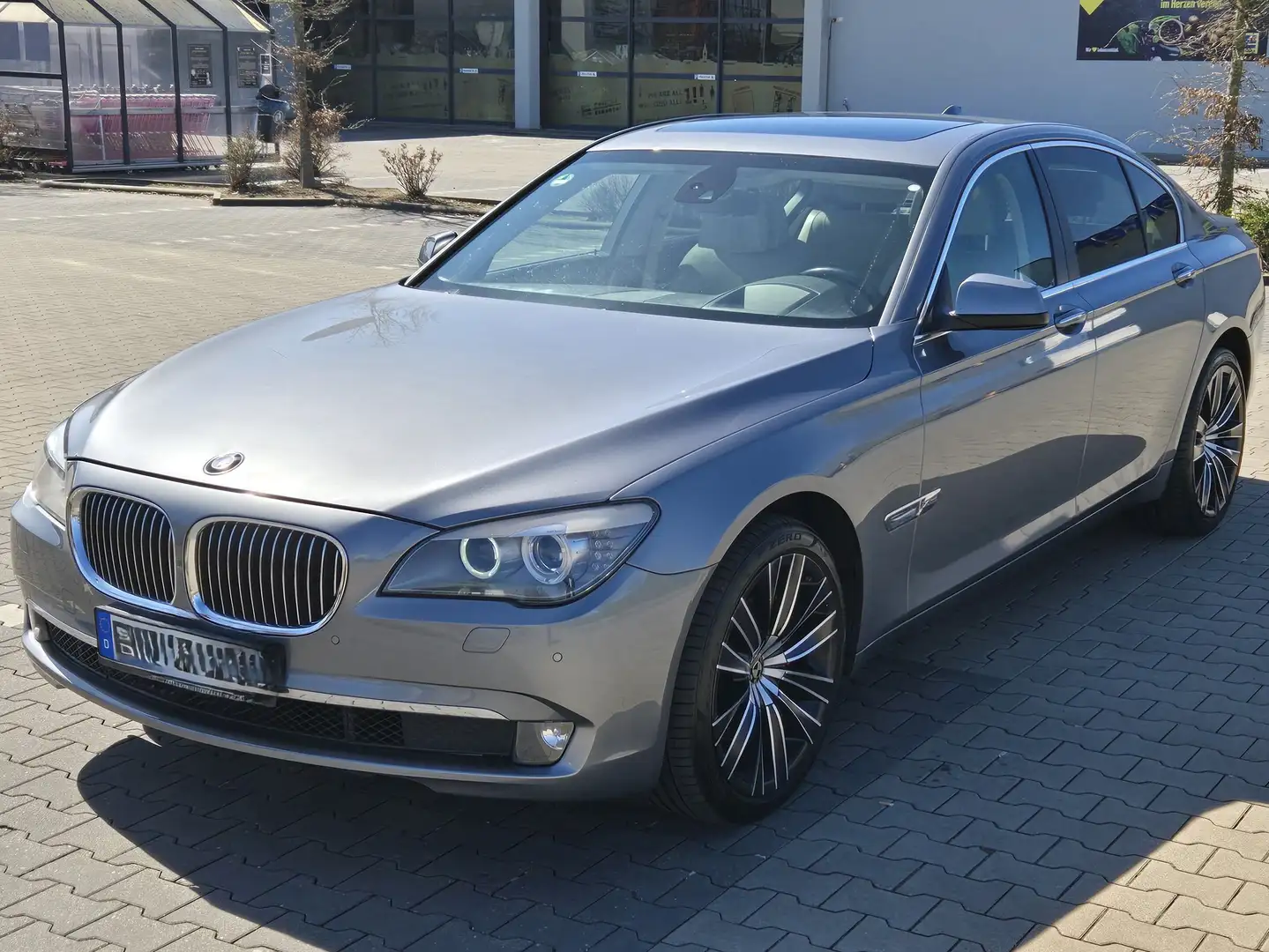 BMW 740 740d xDrive Grey - 2