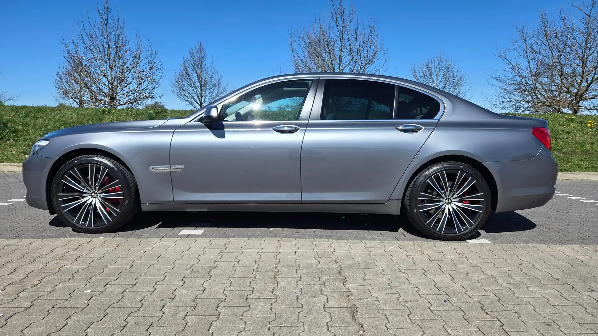 BMW 740 740d xDrive Grey - 1