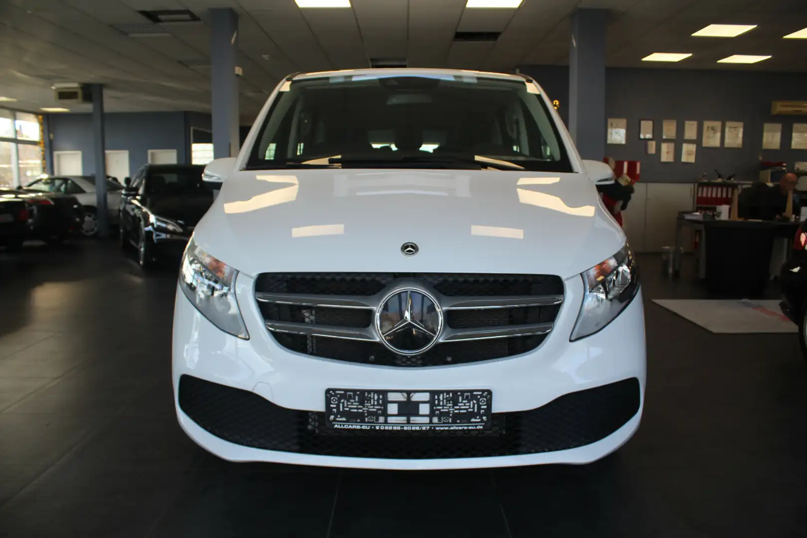 Mercedes-Benz V 220 d Lang 9G-TRONIC Alb - 2