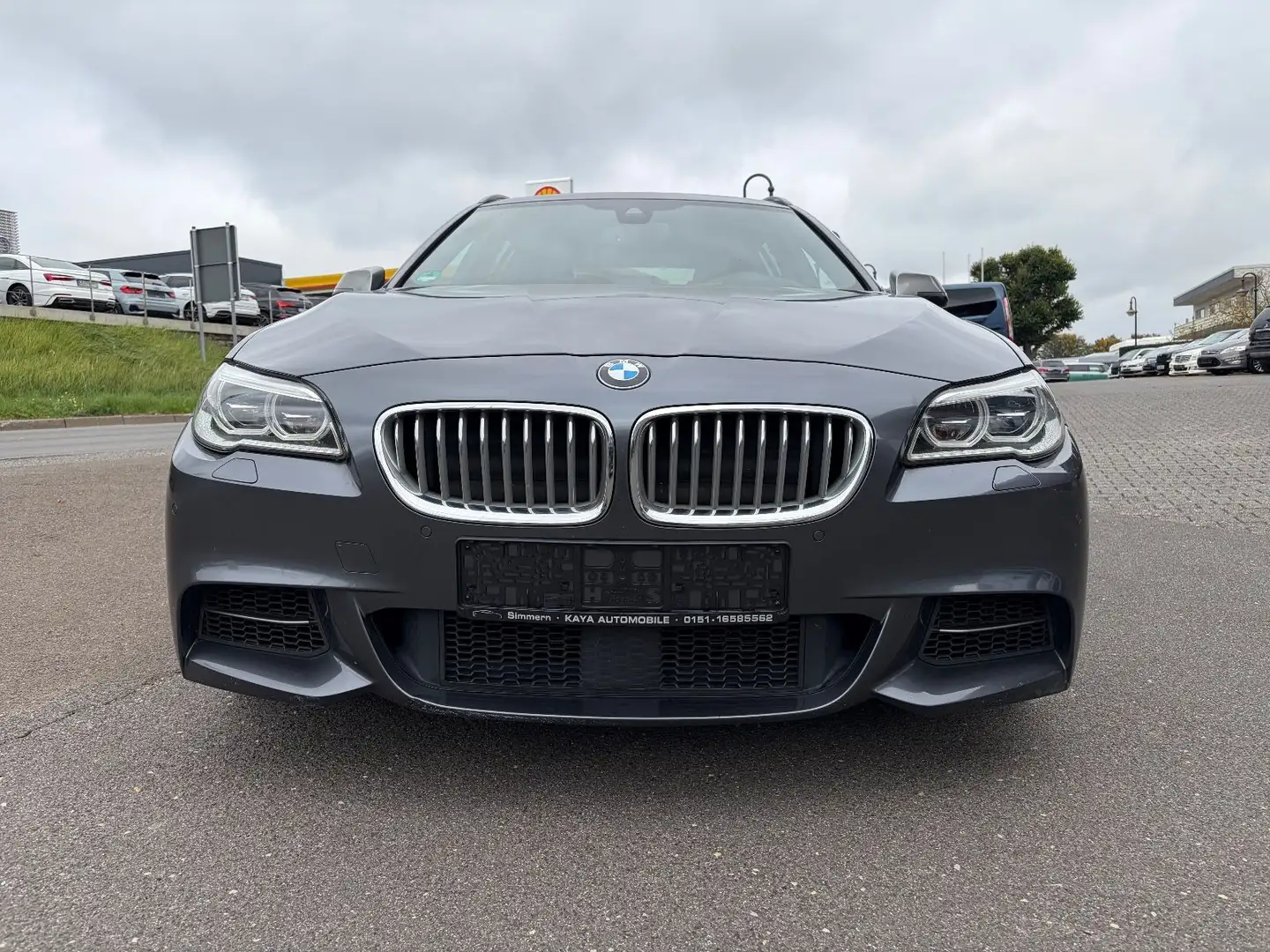 BMW 550 Baureihe 5 Touring M550 d xDrive Grau - 2
