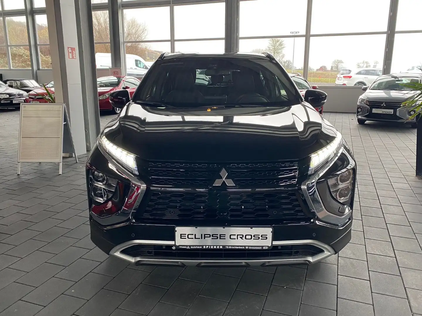 Mitsubishi Eclipse Cross 2.4 PLUG-IN HYBRID 4WD Plus Schwarz - 2