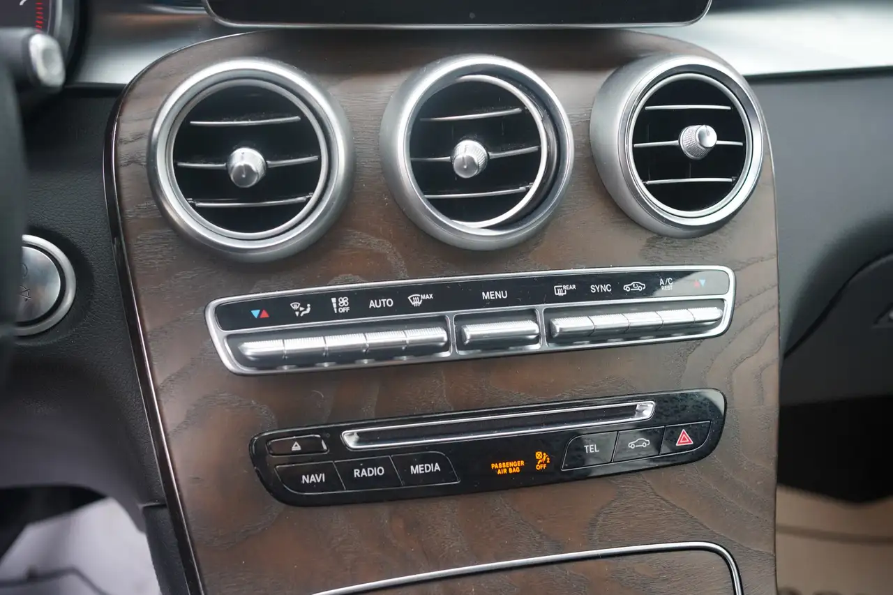 Mercedes-Benz GLC снимка Mercedes-Benz GLC