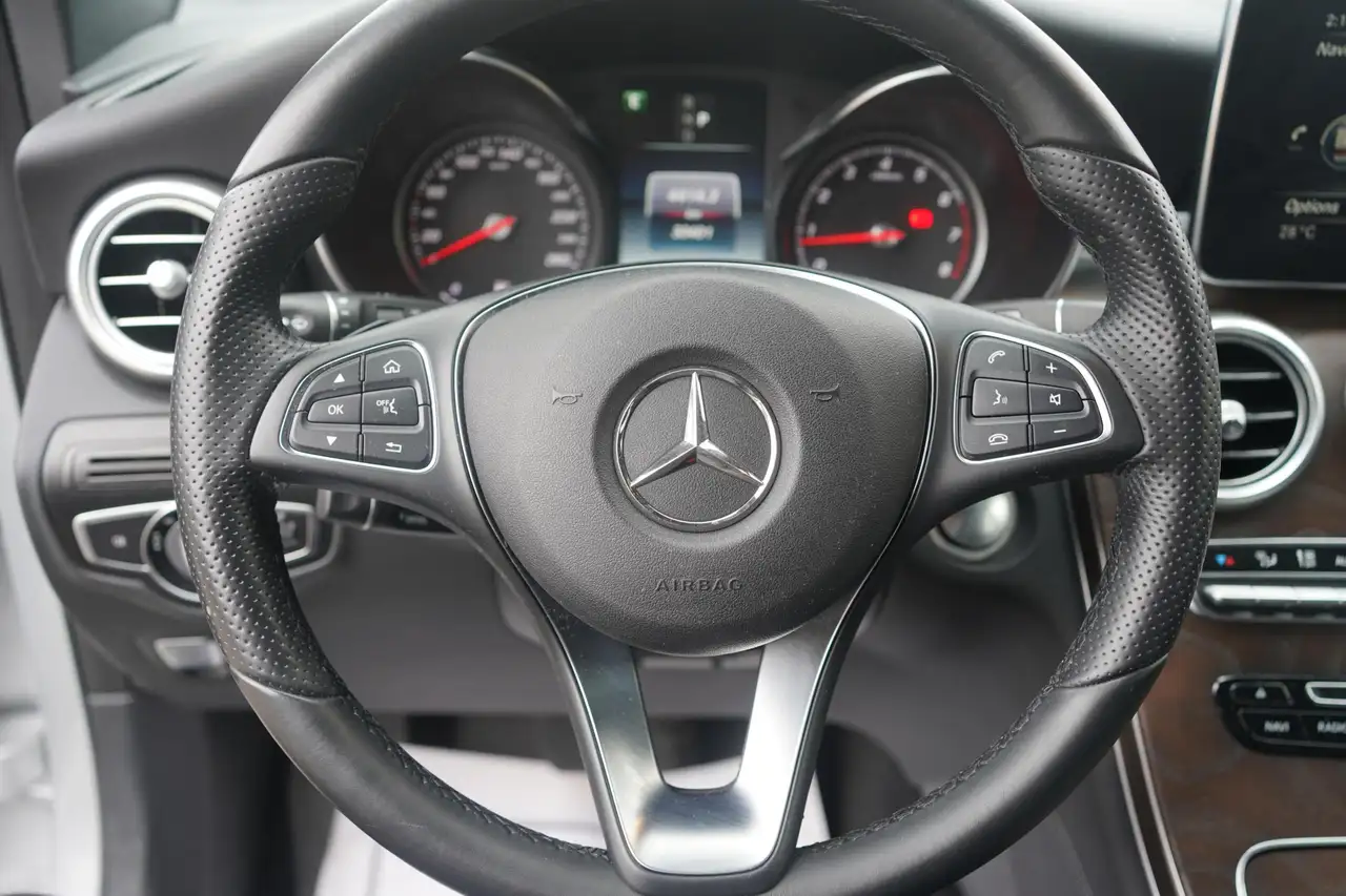 Mercedes-Benz GLC снимка Mercedes-Benz GLC
