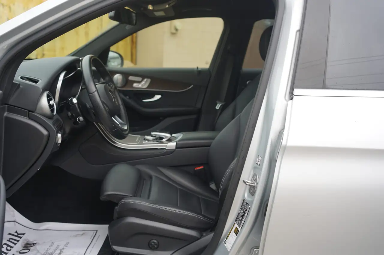 Mercedes-Benz GLC снимка Mercedes-Benz GLC