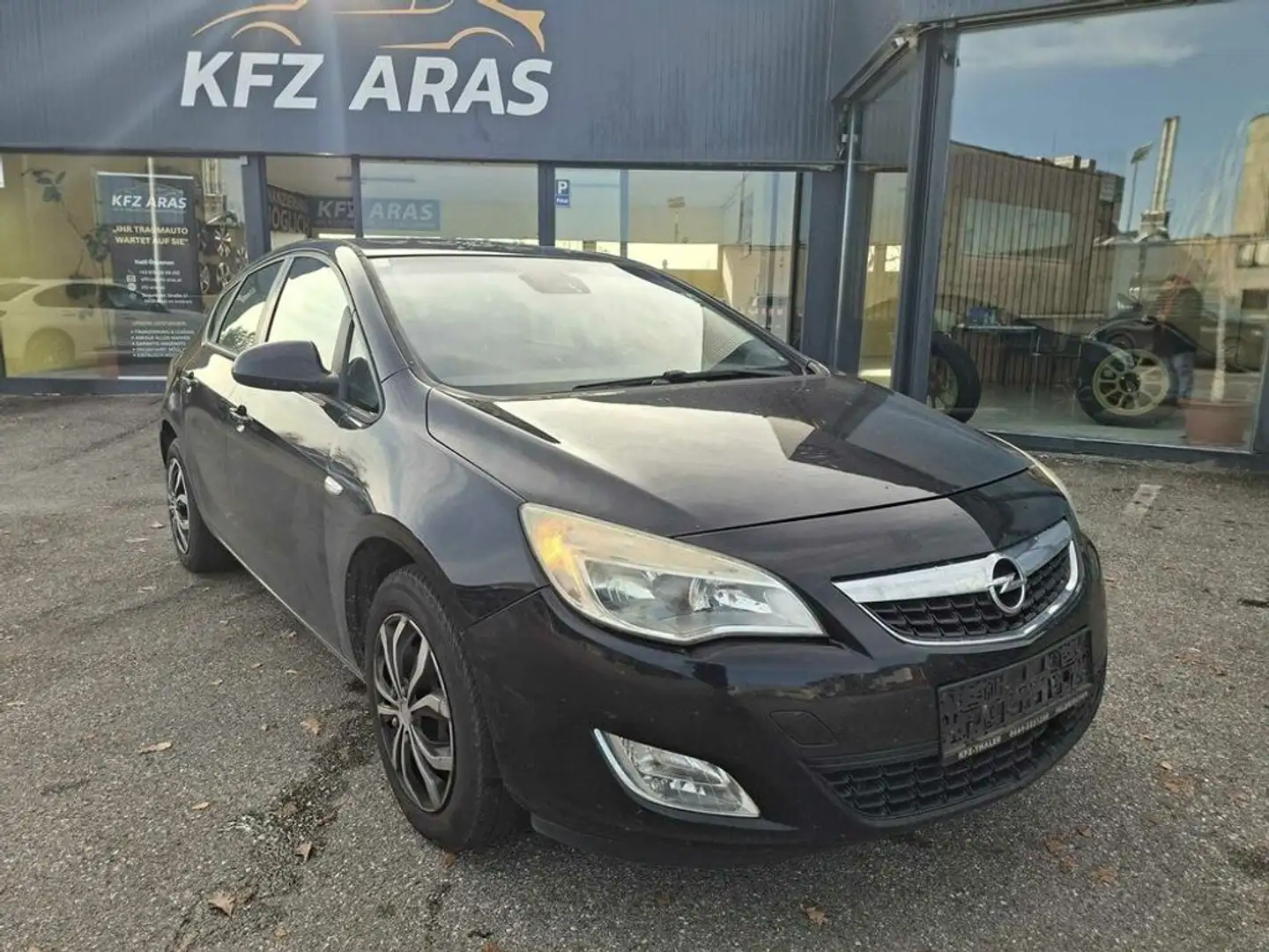 Opel Astra Edition PICKERL 08.2026, Schwarz - 1