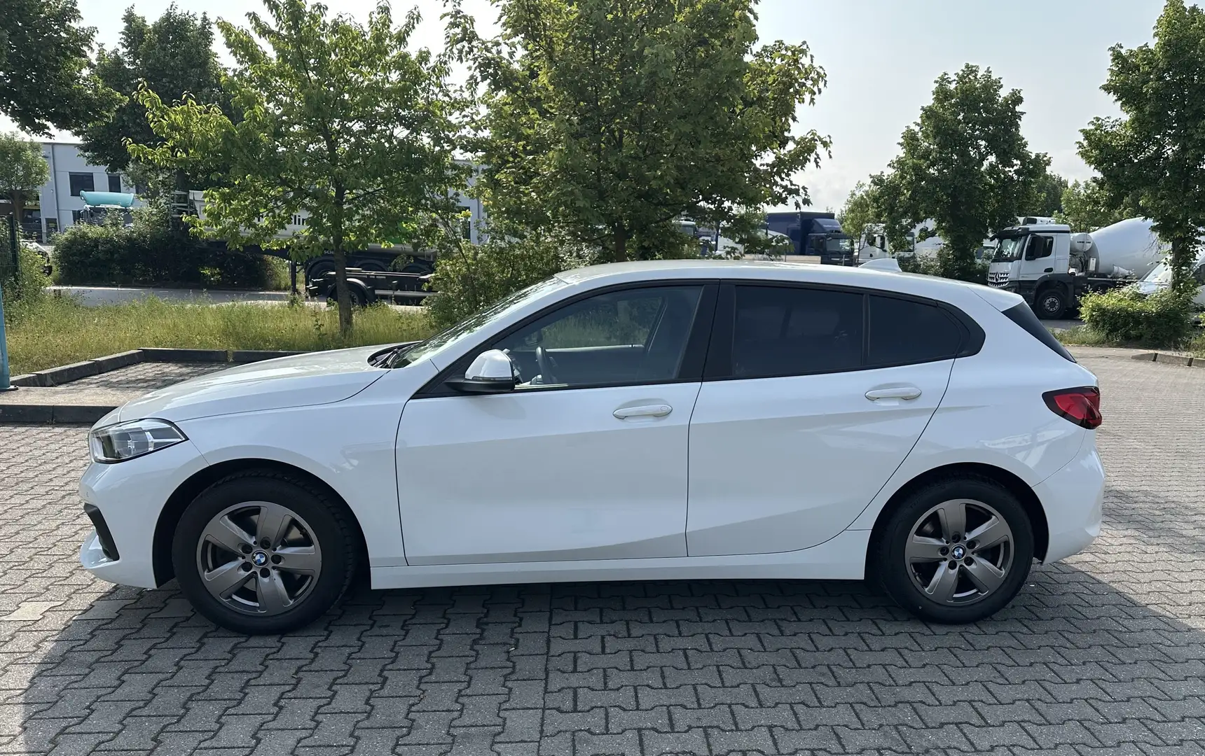 BMW 118 118d Aut. Advantage Weiß - 2
