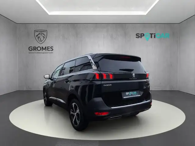 Peugeot 5008 view 5