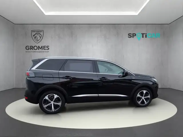Peugeot 5008 view 2