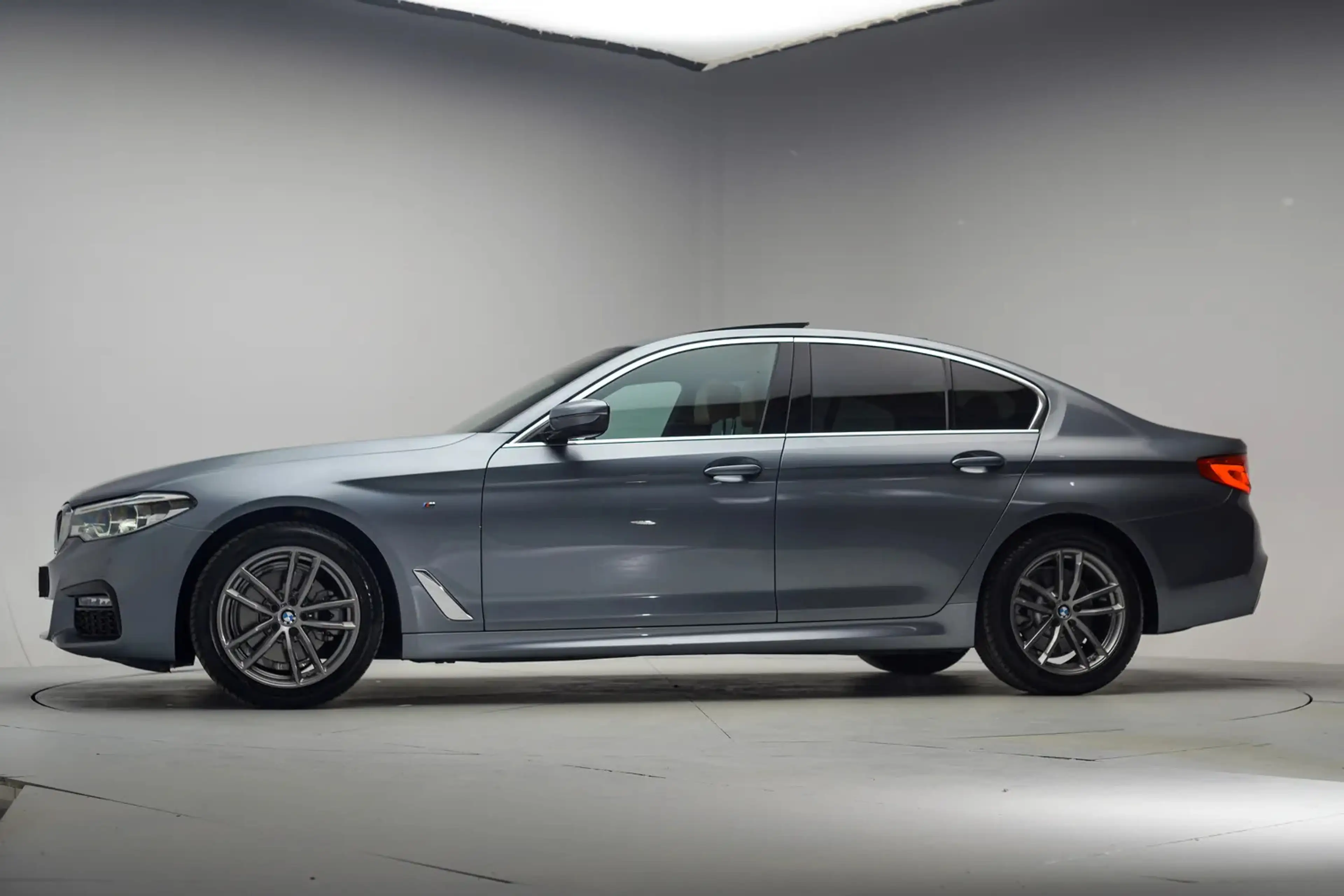 BMW 520 5-serie 520i M Sport High Executive Aut. [ Schuifd — photo 2