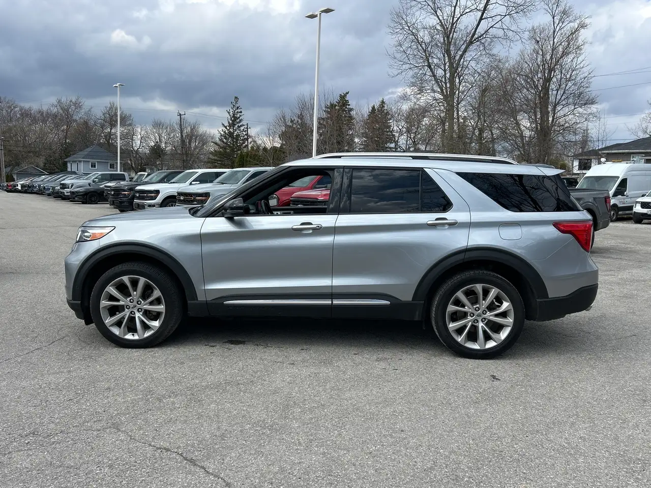 Ford Explorer photo Ford Explorer