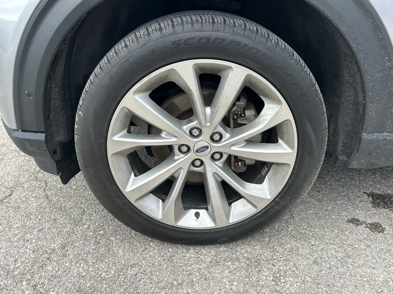 Ford Explorer photo Ford Explorer