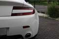 Aston Martin Vantage V8 | 385pk | Handgeschakeld | Youngtimer | BTW-aut Blanc - thumbnail 29