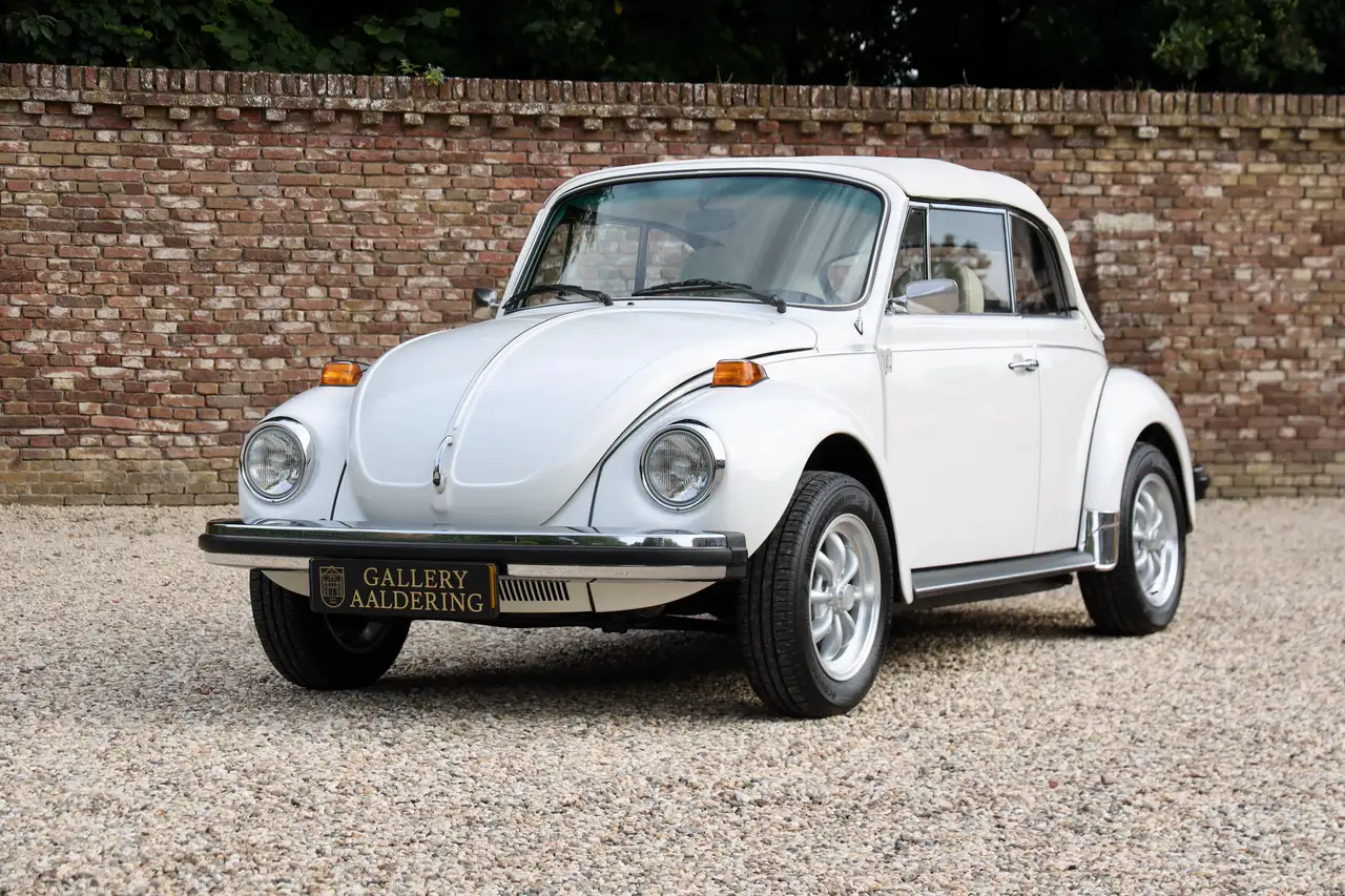 Volkswagen Beetle 1303 Convertible "Champagne Limited Edition" Resto, foto 9