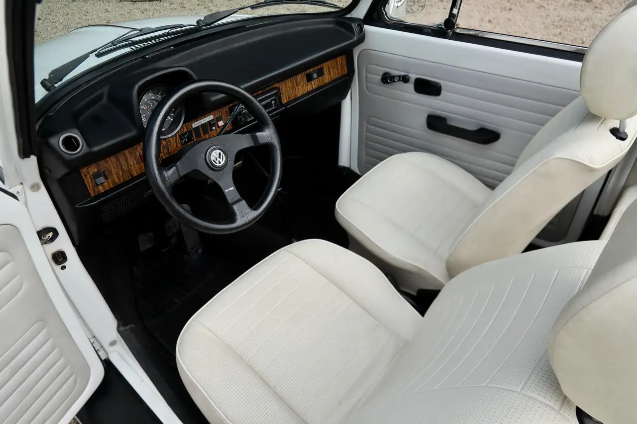 Volkswagen Beetle 1303 Convertible "Champagne Limited Edition" Resto, foto 3