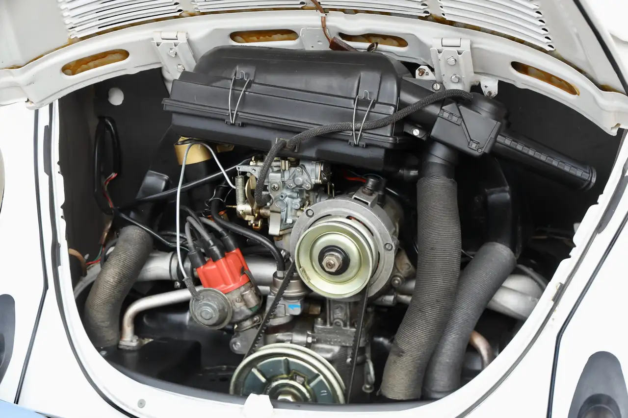 Volkswagen Beetle 1303 Convertible "Champagne Limited Edition" Resto, foto 4
