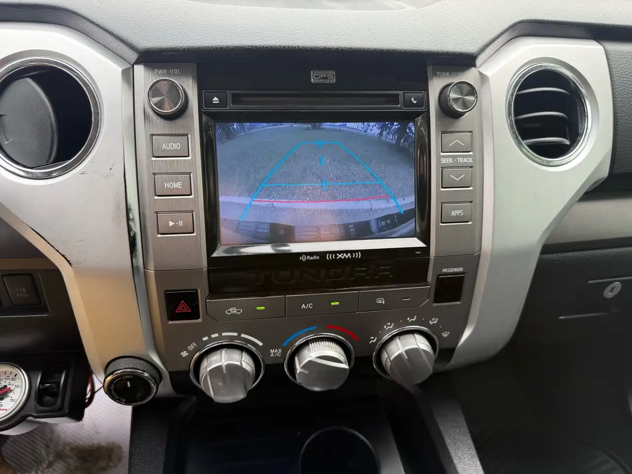 Toyota Tundra снимка Toyota Tundra