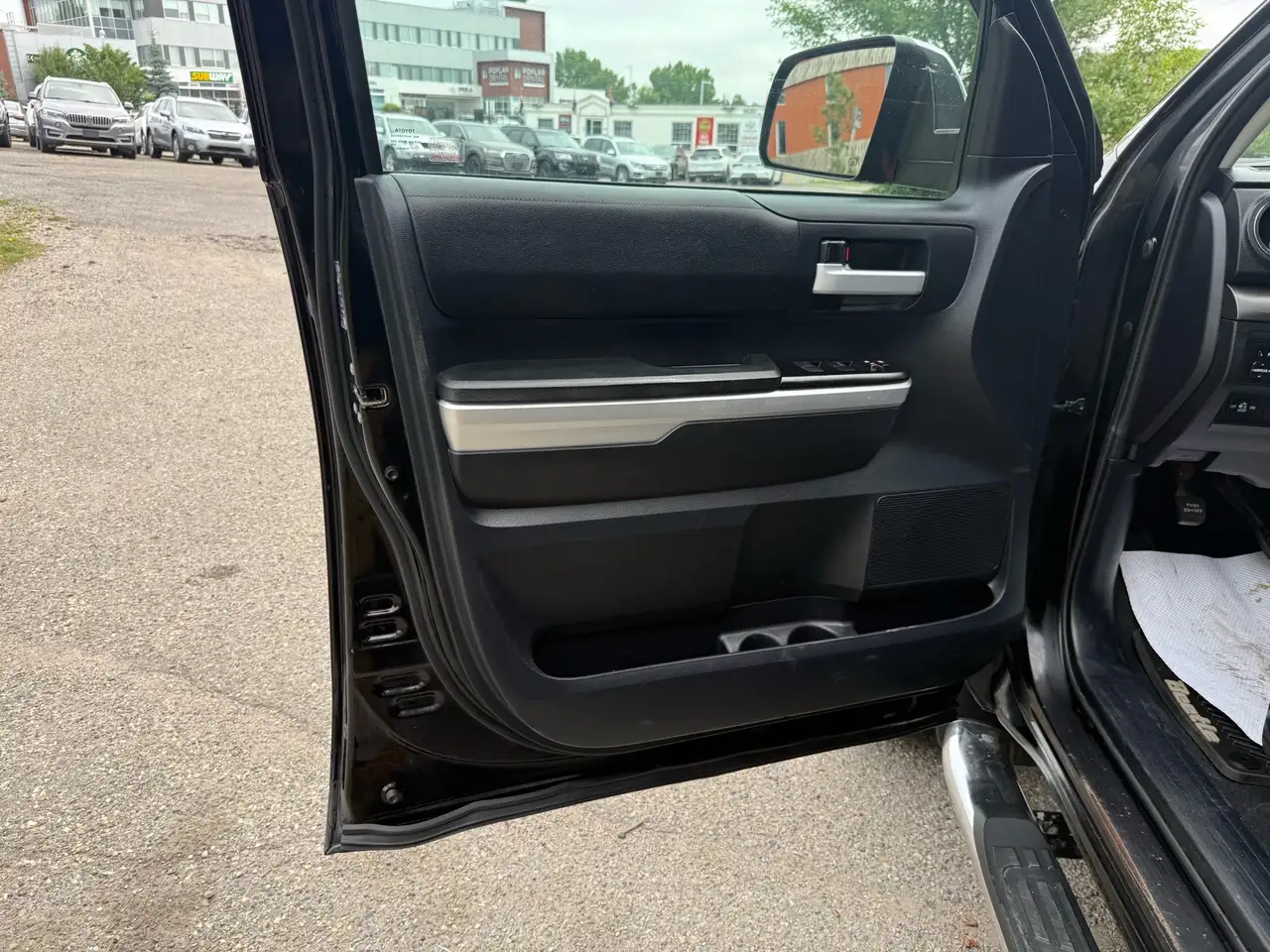 Toyota Tundra снимка Toyota Tundra