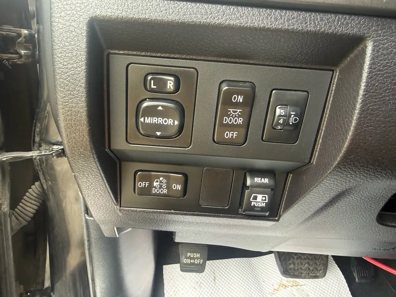 Toyota Tundra снимка Toyota Tundra