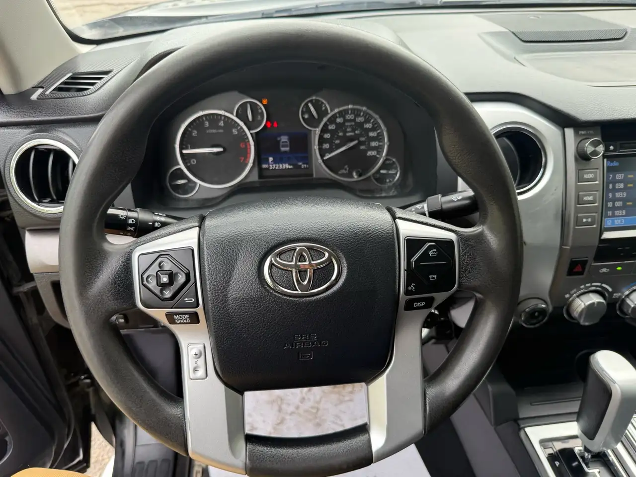 Toyota Tundra снимка Toyota Tundra