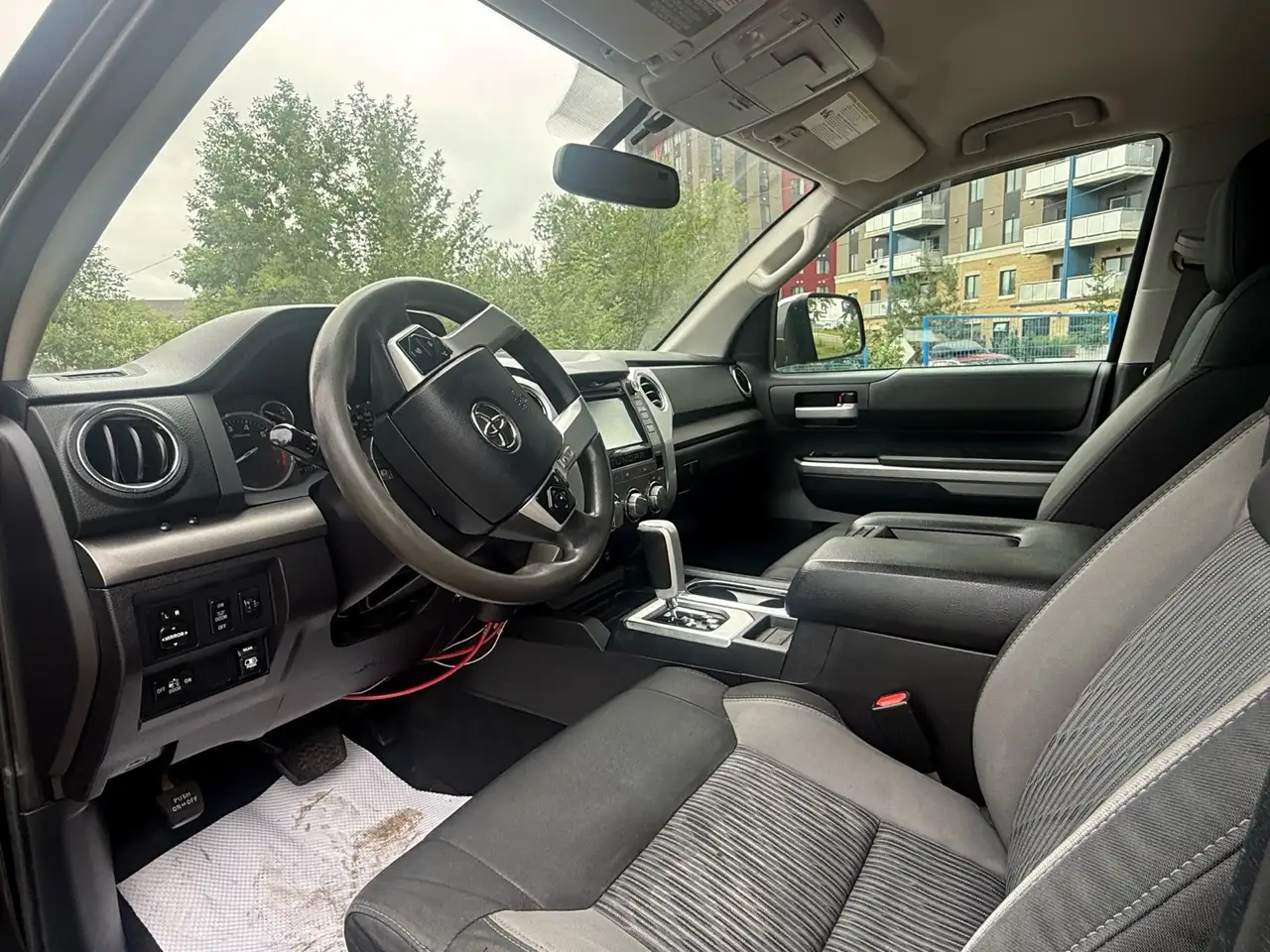 Toyota Tundra снимка Toyota Tundra