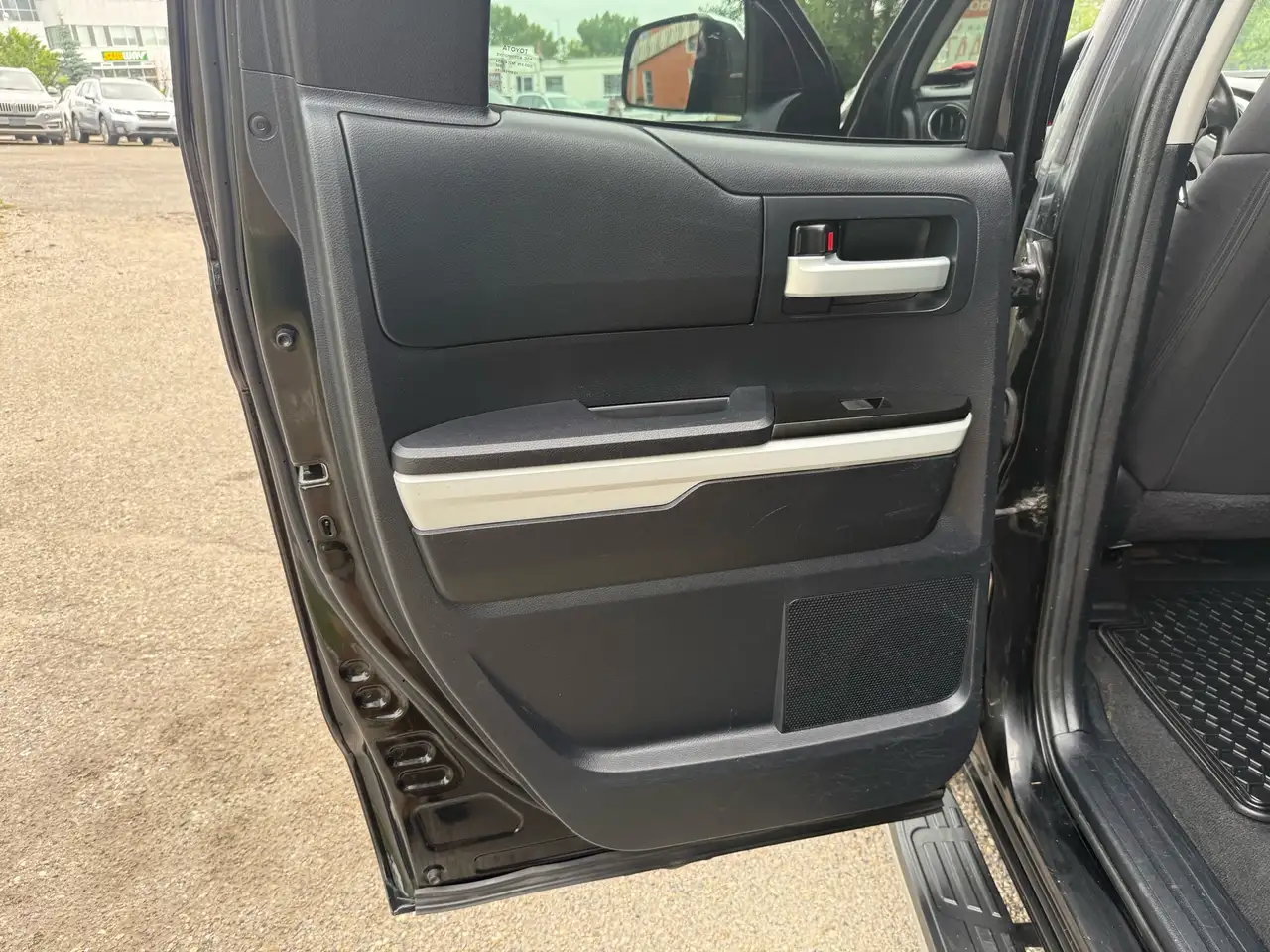 Toyota Tundra снимка Toyota Tundra