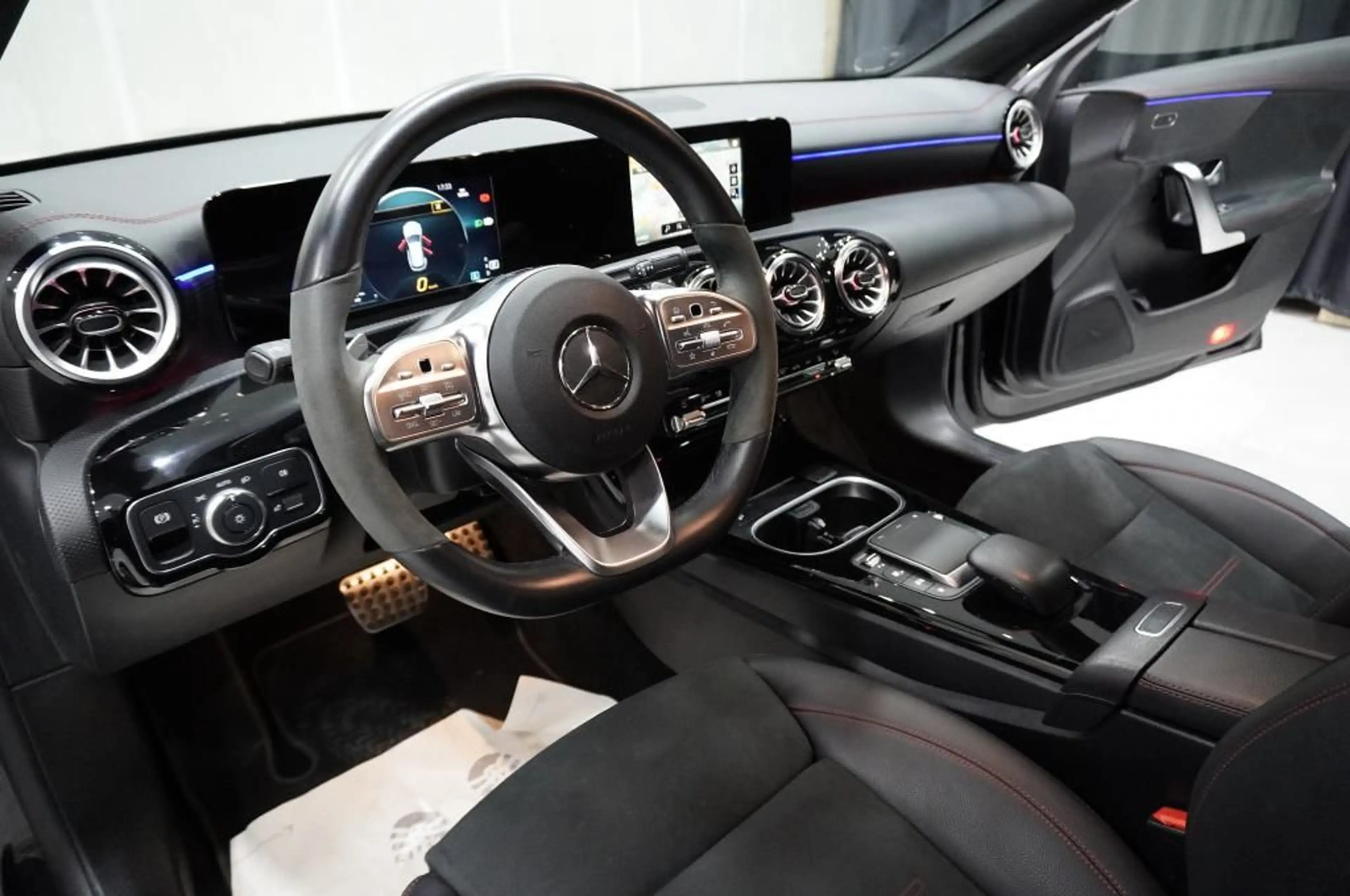Mercedes-Benz CLA 220 8G-DCT AMG Line Standhz — photo 9