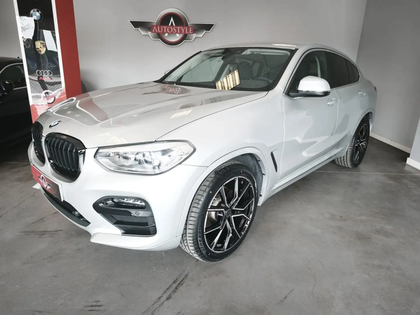 BMW X4 xDrive 20dA Plateado - 1